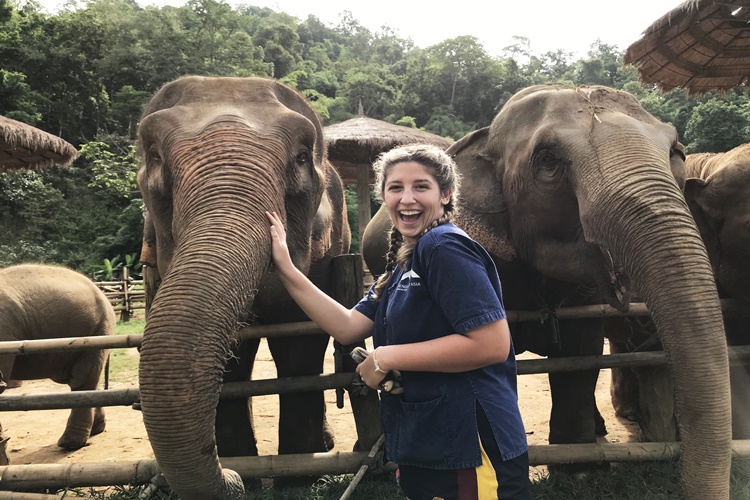 Rhianna - Volunteer in Elephant Camp Project in Chiang Mai