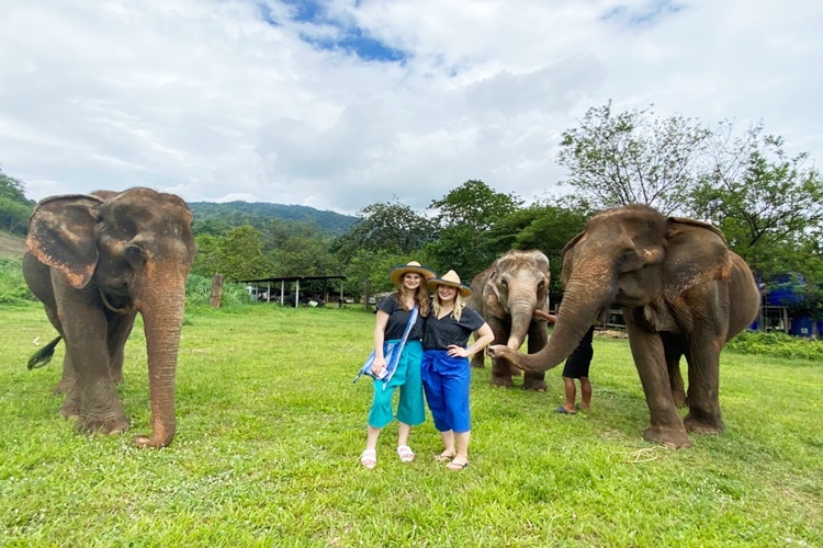 Morgan & Olivia - Volunteer in 2 Week Special Program in Thailand
