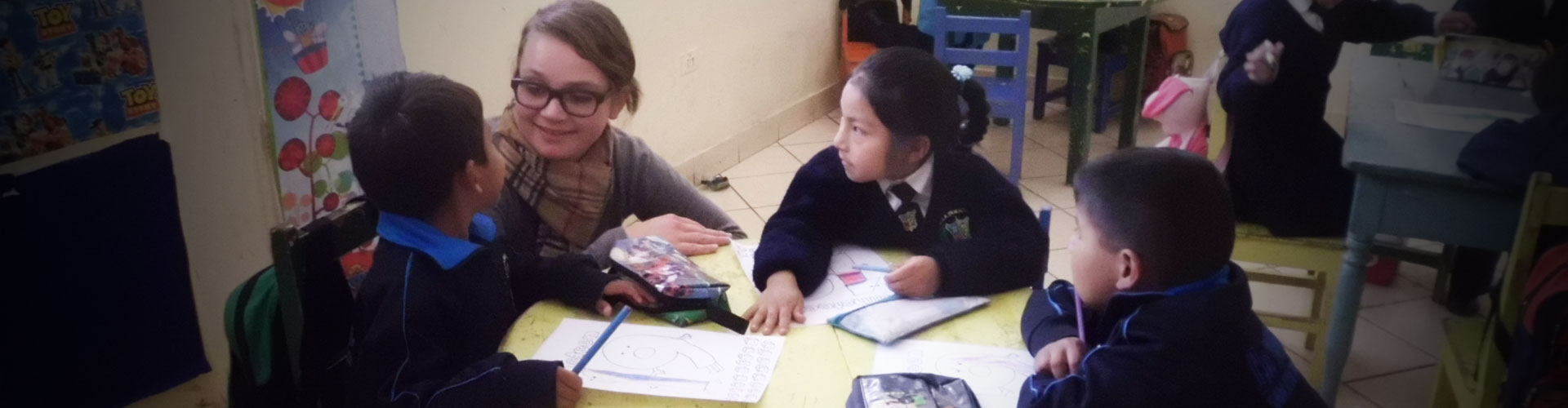 Voluntário ensinando inglês em Cusco, Peru