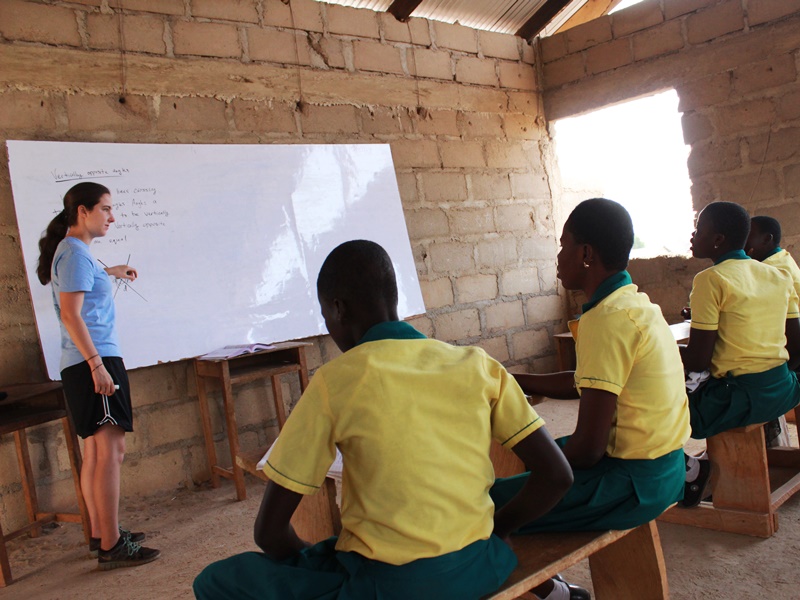 Volunteer Girls Teaching Program in Ghana | Volunteering Solutions