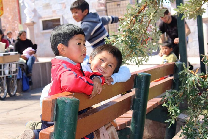 volunteer in peru with kids