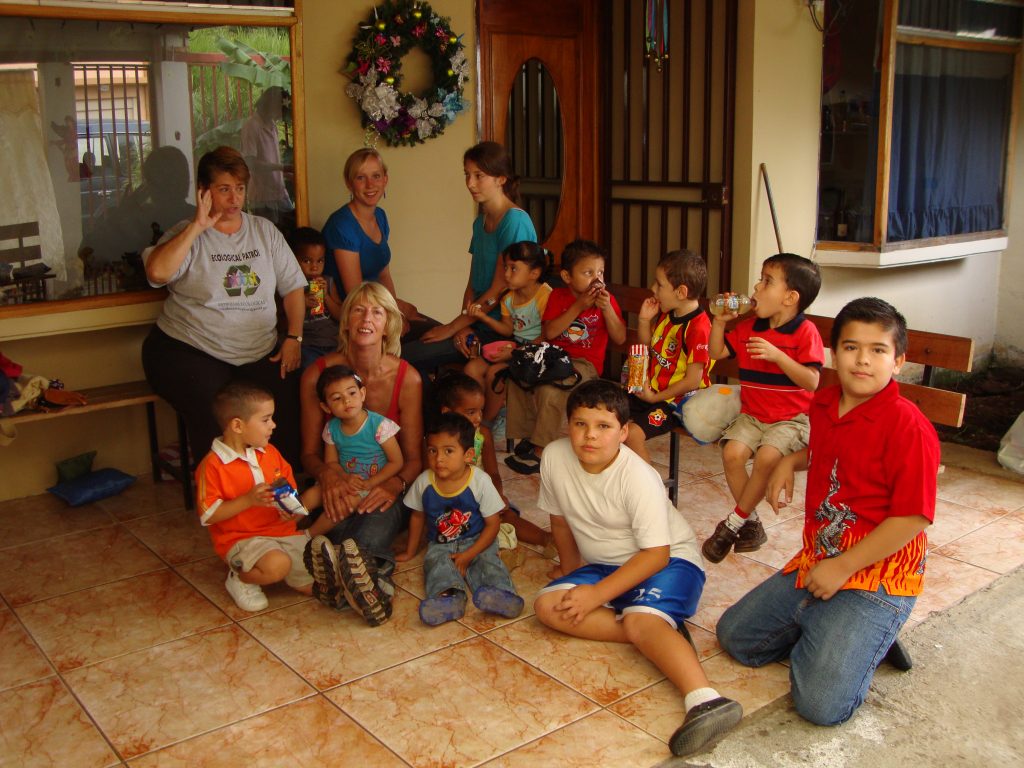 childcare volunteer in costa rica