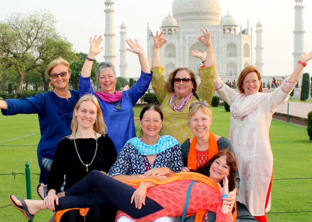 volunteers in taj mahal volsol