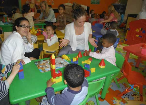 volunteer in morocco with children