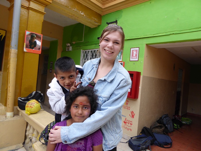 Volunteer With Children In Latin America