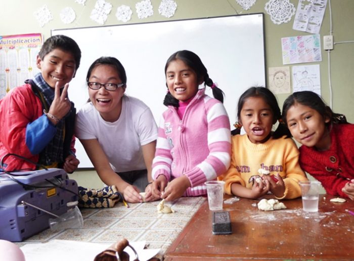 volunteer teaching peru