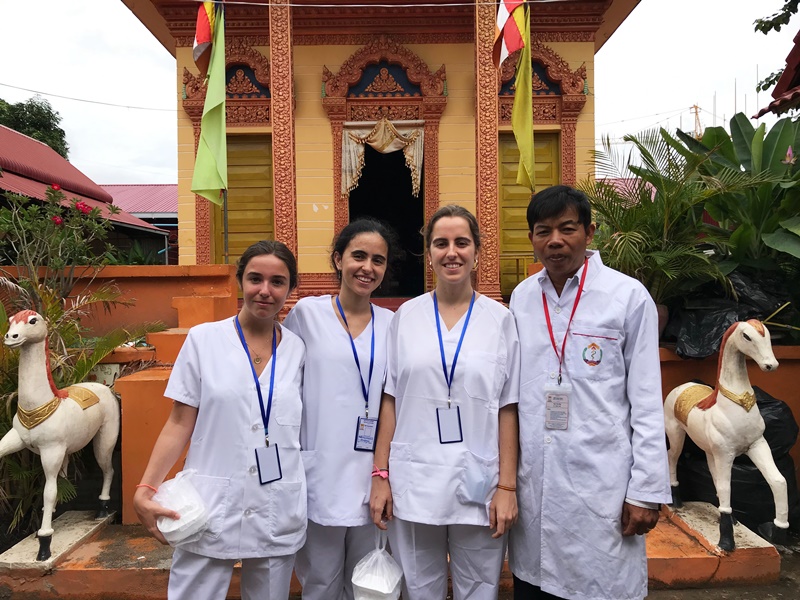 medical volunteer group in Cambodia