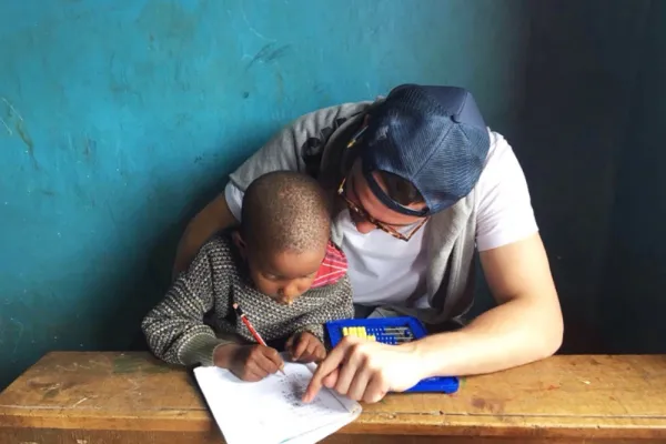 3 Powerful Ways to Volunteer Abroad with Children