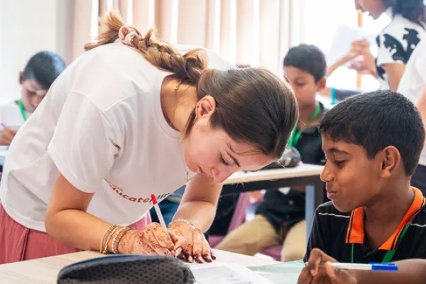 Leerprogramma voor Kinder in Sri Lanka