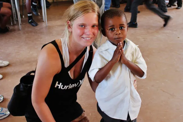 5 Ways How Overseas Volunteer Work Can Boost Your Resume