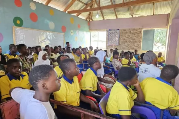 Girl Teaching Ghana - Ghana