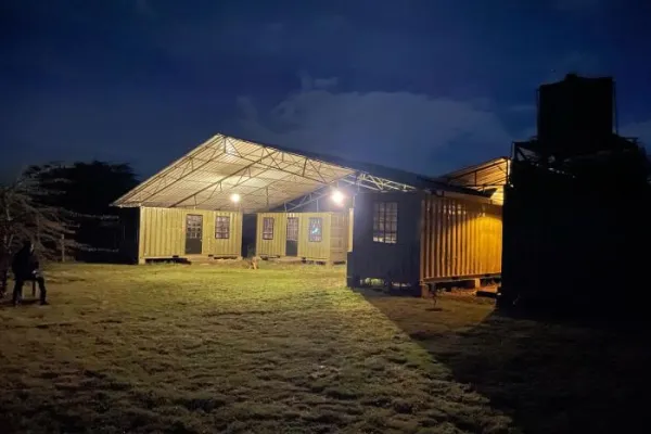 Seja voluntário no Programa de Conservação e Reabilitação de Aves de Rapina do Quênia.