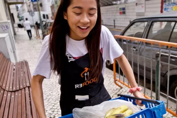 Volunteer for Fighting Food Waste and Hunger - Portugal Volunteer for Fighting Food Waste and Hunger - Portugal
