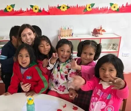 Attività di volontariato presso un asilo nido a Cusco, Perù.