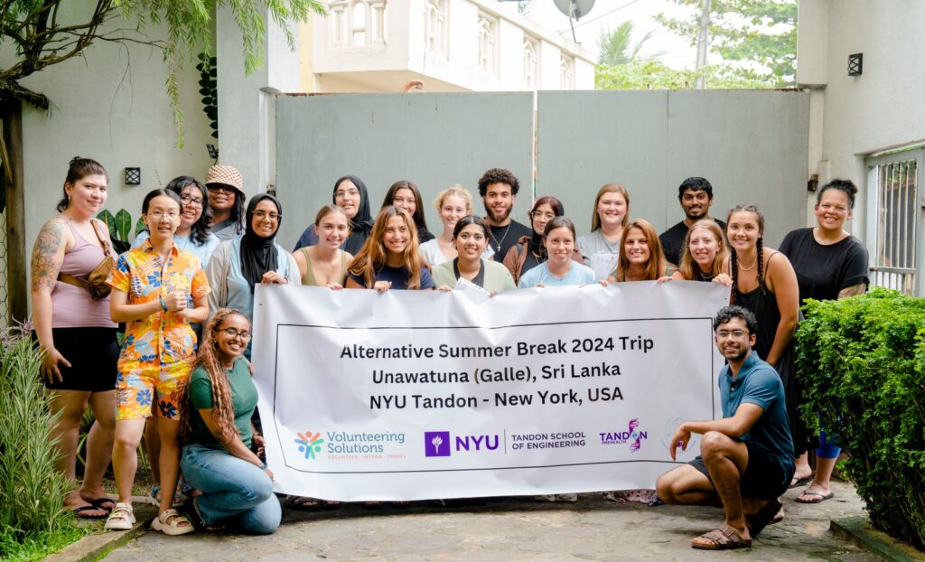 Viajes de voluntariado en grupo dirigidos por profesores al extranjero: una guía de planificación universitaria.