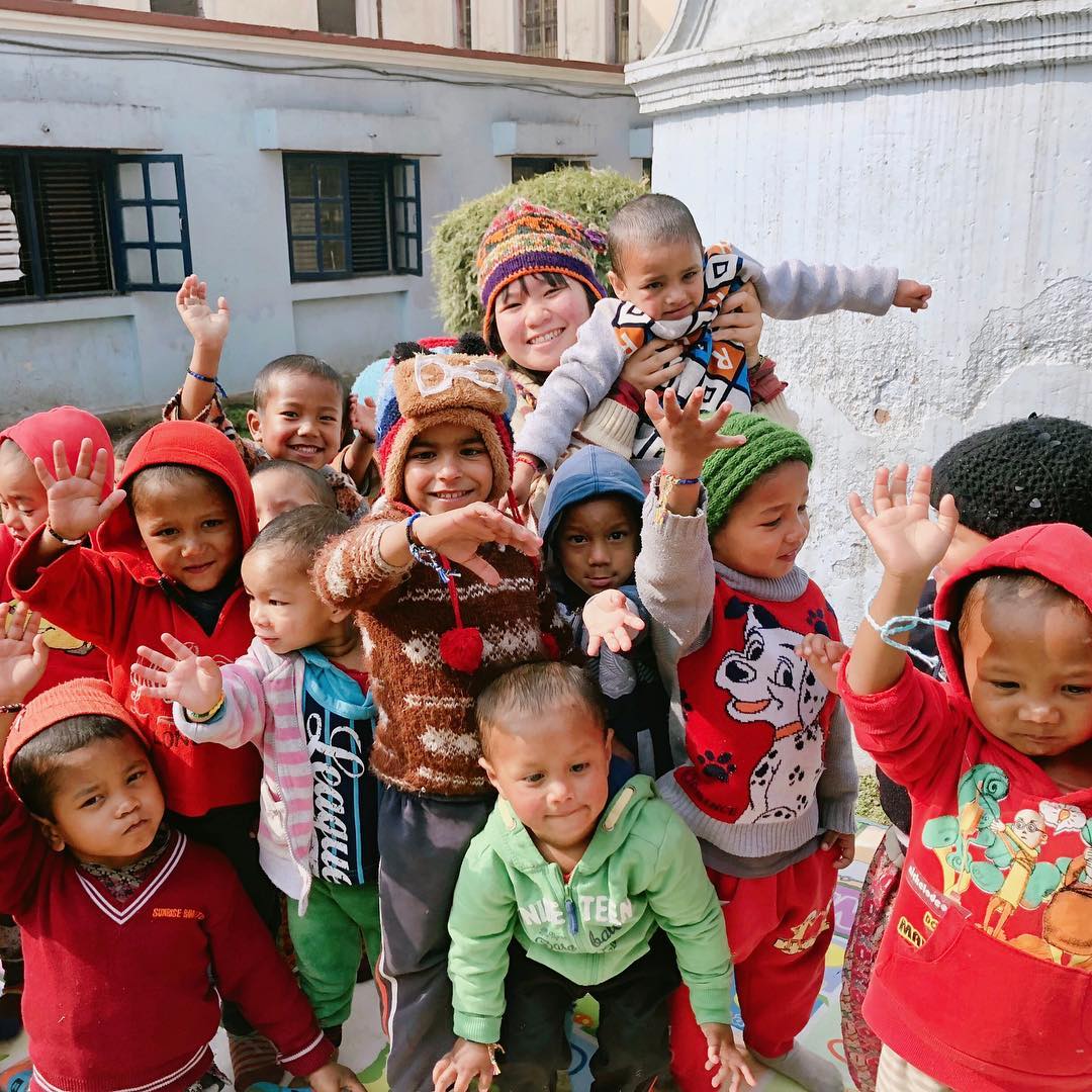 Volunteer with children in Nepal